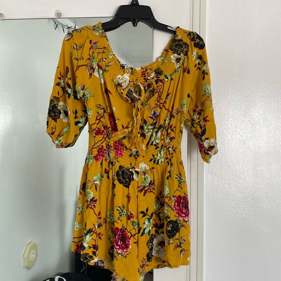 Cute off the shoulder romper - Picture 1 of 3
